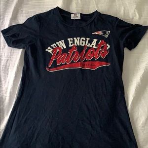 a short sleeve patriots t-shits